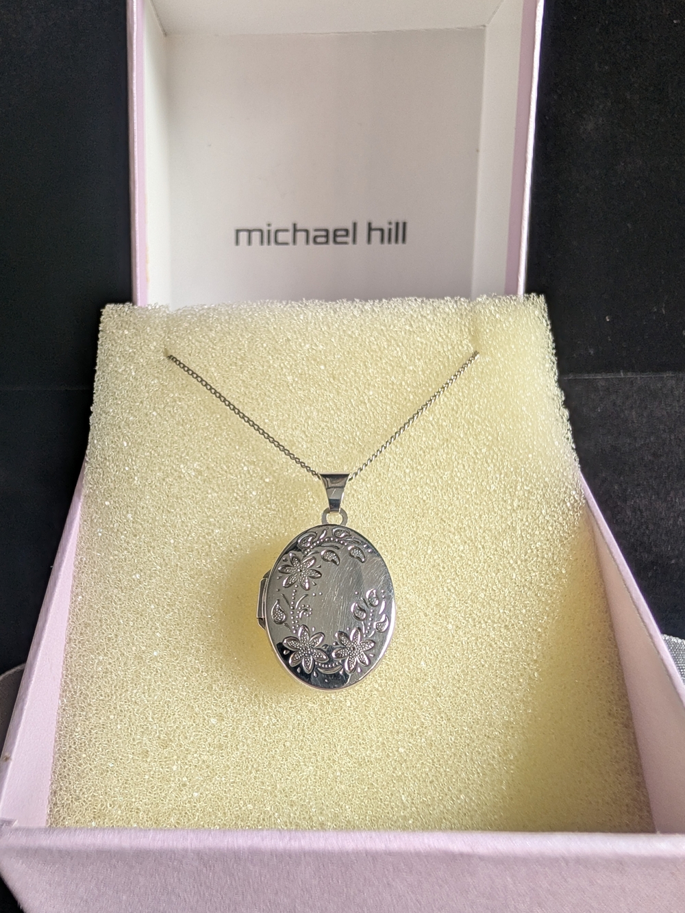 Michael Hill 925 Sterling Silver Floral Oval Locket Necklace w/ Box - Picture 3 of 6